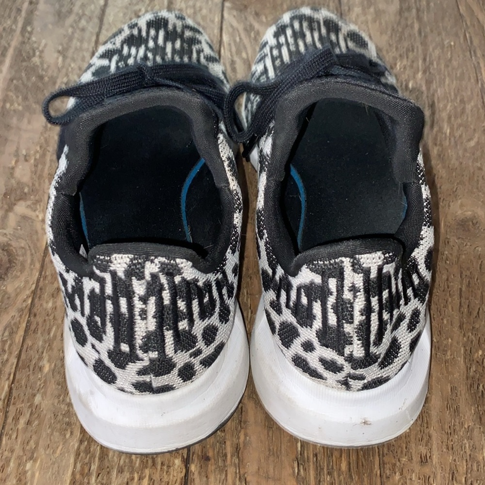 Adidas Swift Run Running Shoes Black Leopard Size Women’s 7M - Picture 2 of 6